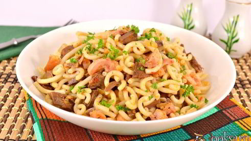 макароны со свиным сердцем и копченой курицей