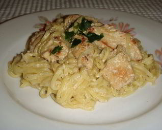 Нежная пряная паста с курицей