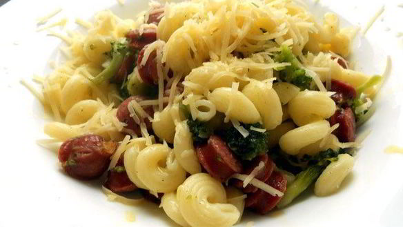 Рецепт Пасты с брокколи, чесноком и колбасками