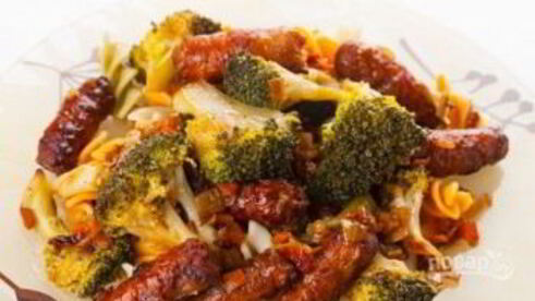 паста с брокколи и купатами