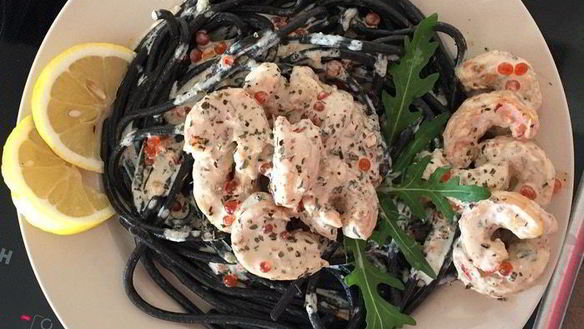 Рецепт Пасты с чернилами каракатицы и лангустинами в сливках