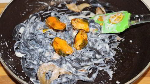 паста с чернилами каракатицы