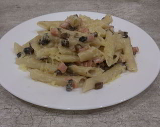 Паста с грибами и ветчиной