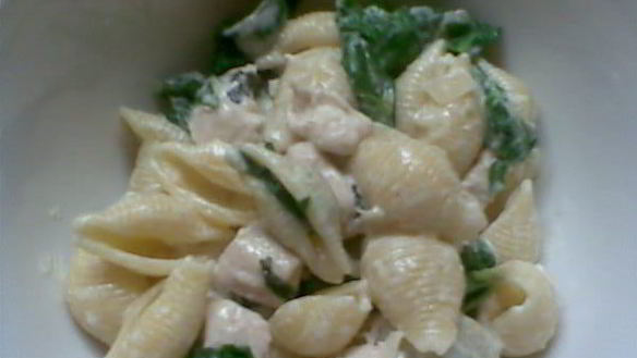 Рецепт Пасты с куриным филе и шпинатом в сливочно-винном соусе