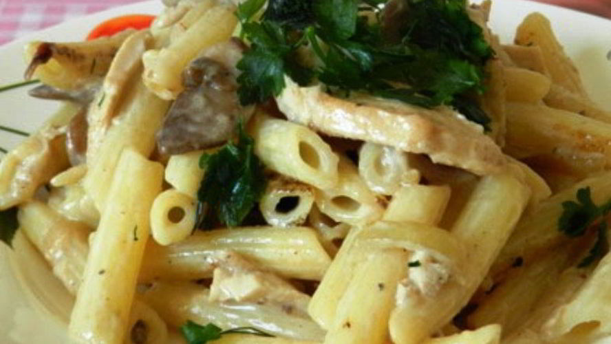 Рецепт пасты с курицей и грибами в сливочном соусе