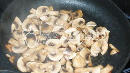 паста с шампиньонами и креветками