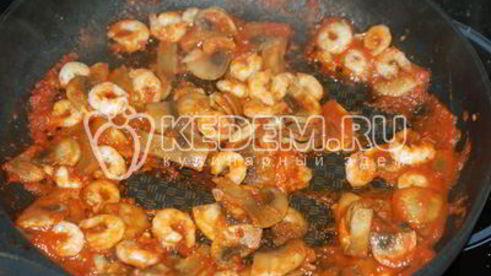 паста с шампиньонами и креветками