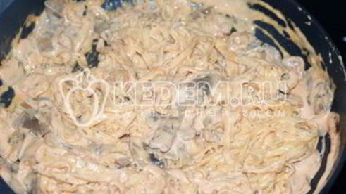 паста с шампиньонами и креветками