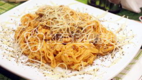 паста с шампиньонами и креветками