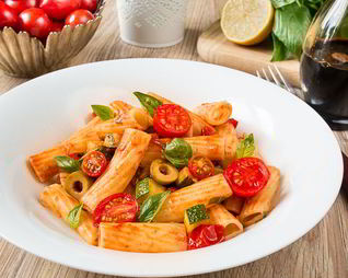 Паста с цуккини и томатами черри