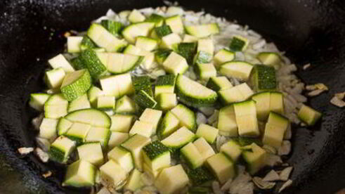 паста с цуккини и томатами черри