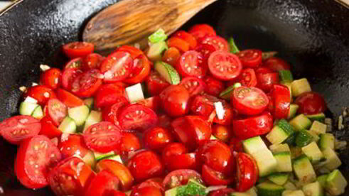 паста с цуккини и томатами черри