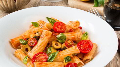 паста с цуккини и томатами черри