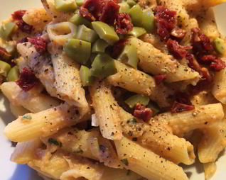 Паста с тунцом и вялеными томатами