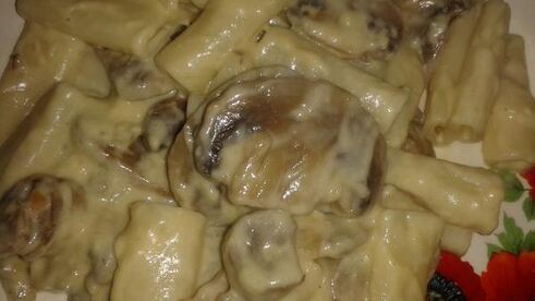 паста со сливочно-грибным соусом