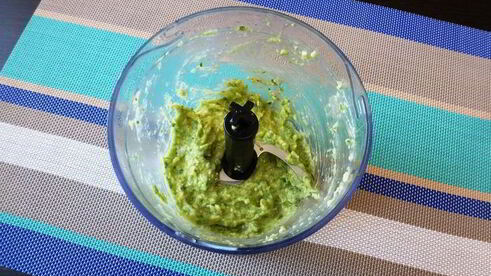 спагетти из кабачка под соусом из авокадо