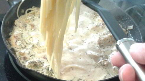 спагетти с индейкой и творожным сыром