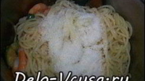 спагетти с креветками и цукини