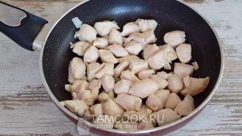 спагетти с курицей в сливочном соусе