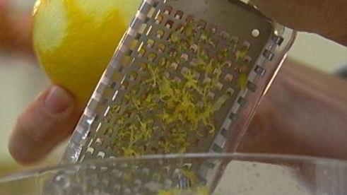 спагетти с семгой, руколой и помидорами