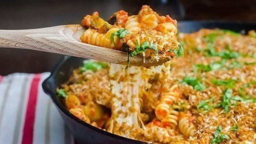 Рецепт сырной пасты с баклажанами и перцем, запеченная в духовке