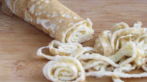 японская лапша с овощами и омлетом