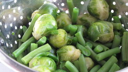 японская лапша с овощами и омлетом