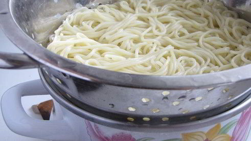 японская лапша с овощами и омлетом