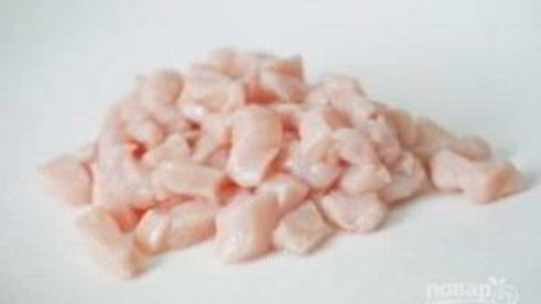 жареная лапша с курицей и креветками