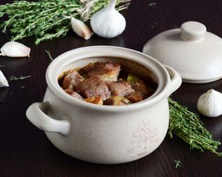 Баранина в горшочках в духовке