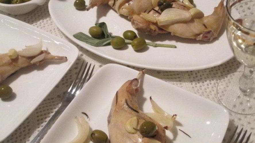 Рецепт кролика, запеченного с розмарином и оливками