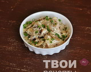 Курица с грибами в горшочке