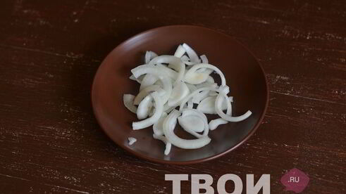 курица с грибами в горшочке