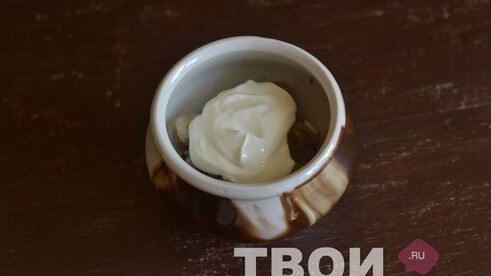 курица с грибами в горшочке