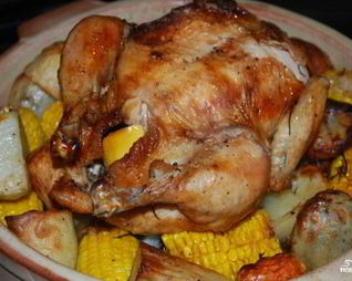 Курица, запеченная целиком с овощами