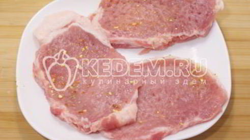 отбивные из свинины с грибами под сыром
