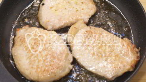 отбивные из свинины с грибами под сыром