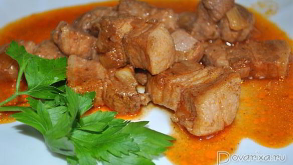 Рецепт Свиной грудинки, тушенной в томатном соусе