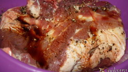 свиная лопатка в соевом соусе в духовке
