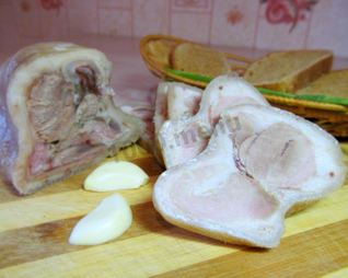 Свиная рулька вареная