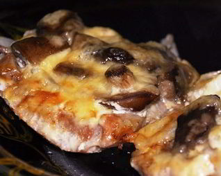 Свинина с грибами под сыром