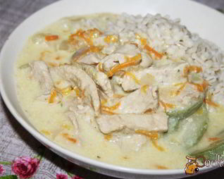 Свинина с овощами в сметанном соусе