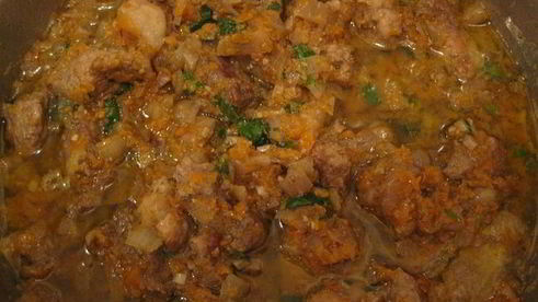 свинина, тушенная в белом соусе