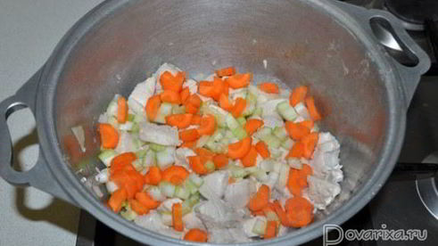 тушеная курица с прованскими травами и овощами