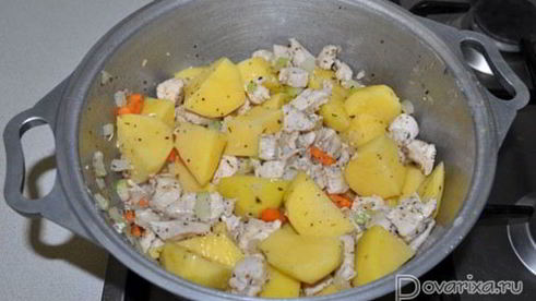 тушеная курица с прованскими травами и овощами