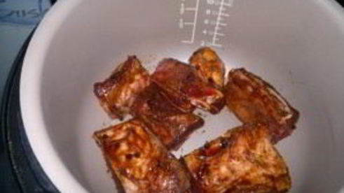 тушеные говяжьи ребрышки в мультиварке