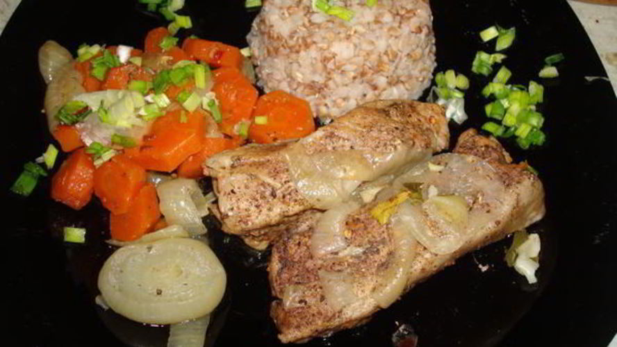 Рецепт тушеных свиных ребрышек с морковкой