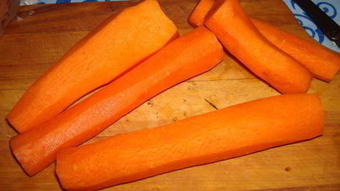 тушеные свиные ребрышки с морковкой