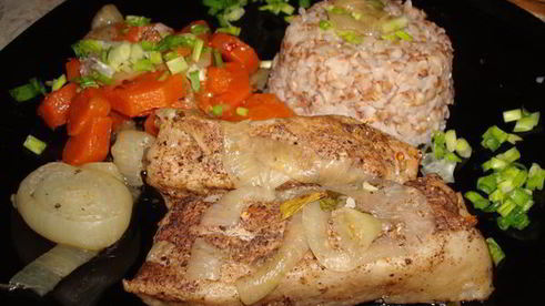 тушеные свиные ребрышки с морковкой