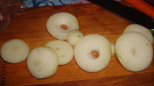 тушеные свиные ребрышки с морковкой